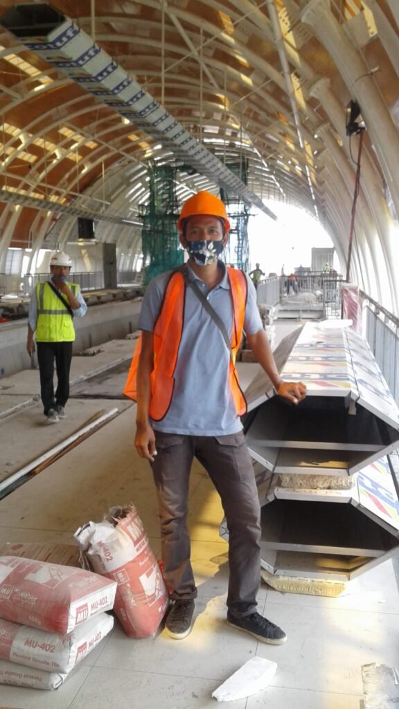 Ludi Priana si tukang kaca di jakarta